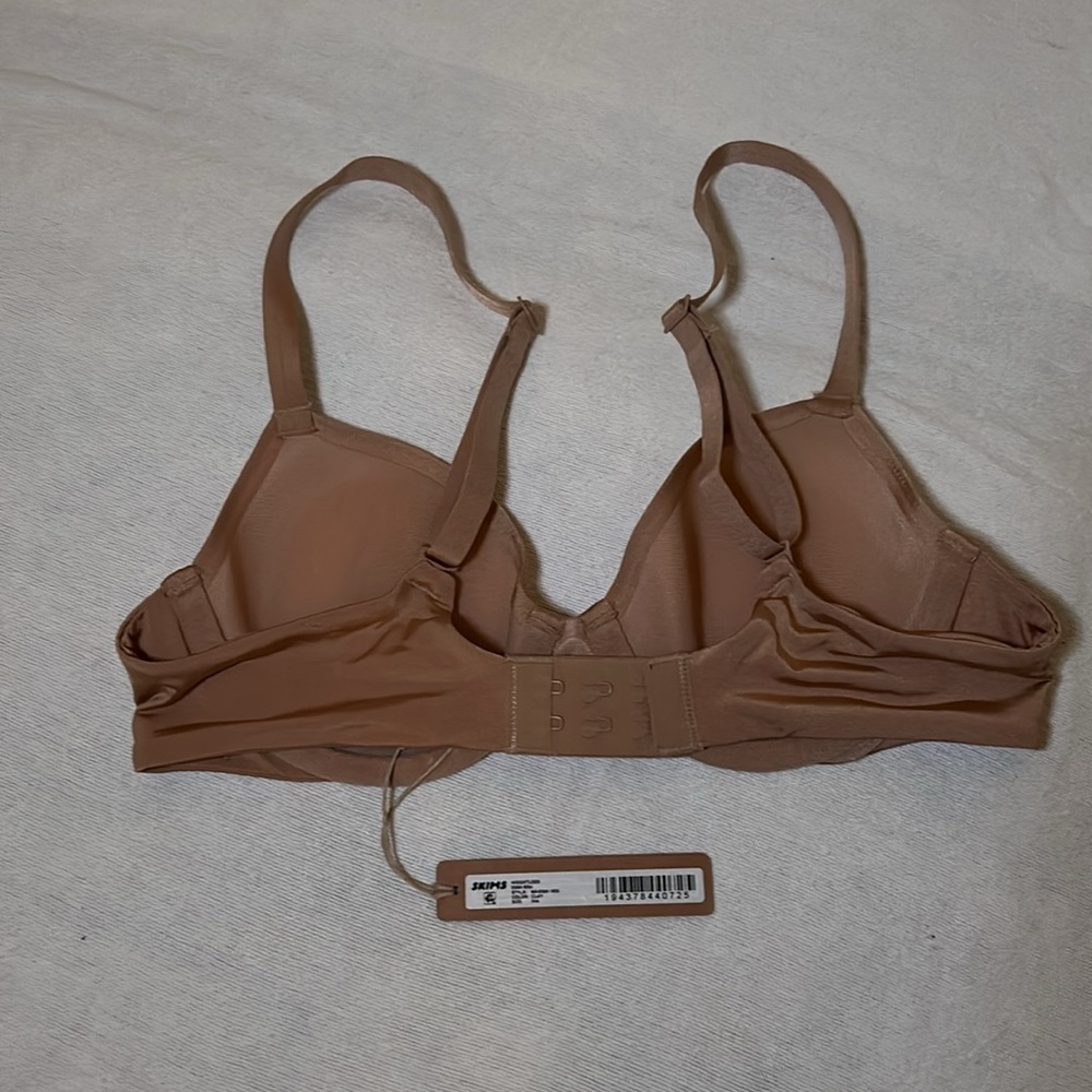 SKIMS weightless demi bra - Picture 4 of 7
